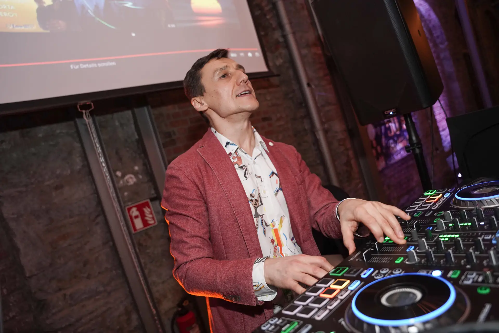 DJ Dimitry partylaut.de  legt bei einer Hochzeitsfeier im Rheinland auf – DJ Köln